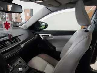 2011 Lexus CT 200h z VIN JTHKD5BH6B2042420, wystawiony jako IAAI lot #41700918 z przebiegiem 131 348 mil mil oraz . Historia ofert i sprzedaży dostępna na DreamBid. Obrazek 5.
