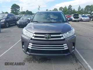 2019 Toyota Highlander SE z VIN 5TDKZRFHXKS316330, wystawiony jako IAAI lot #42183341 z przebiegiem 81 705 mil mil oraz . Historia ofert i sprzedaży dostępna na DreamBid. Obrazek 12.