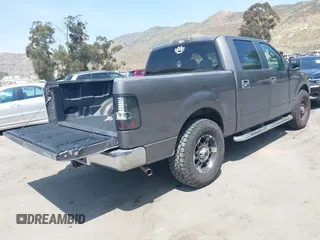 2006 Ford F-150 XLT z VIN 1FTPW125X6KA93635, wystawiony jako IAAI lot #42094360 z przebiegiem 165 844 mil mil oraz . Historia ofert i sprzedaży dostępna na DreamBid. Obrazek 4.