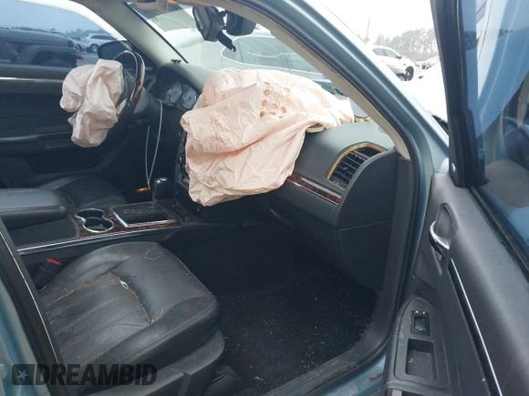 2008 Chrysler 300 C Hemi z VIN 2C3KA63HX8H335594, wystawiony jako IAAI lot #41907869 z przebiegiem Nie podano mil oraz . Historia ofert i sprzedaży dostępna na DreamBid. Obrazek 5.