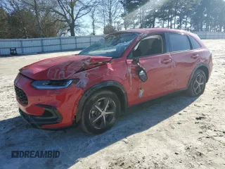 2025 Honda HR-V EX-L z VIN 3CZRZ1H74SM704880, wystawiony jako Copart lot #44039035 z przebiegiem 5127 mil mil oraz Szkody całkowita. Historia ofert i sprzedaży dostępna na DreamBid. Obrazek 1.