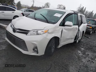 2018 Toyota Sienna XLE with VIN 5TDDZ3DC0JS201425, listed as a IAAI auction lot 42001590 with 49,772 mi miles. Bid and sale history available at carsss.com. Image 2.