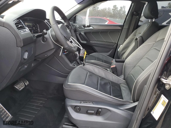 2022 Volkswagen Tiguan SEL R-Line with VIN 3VV4B7AX2NM159947, listed as a Copart auction lot 45084835 with 45,598 mi miles and Salvage Title. Bid and sale history available at carsss.com. Image 7.