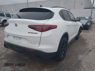 2020 Alfa Romeo Stelvio Sport z VIN ZASPAJAN3L7C94007, wystawiony jako IAAI lot #41606766 z przebiegiem Nie podano mil oraz . Historia ofert i sprzedaży dostępna na DreamBid. Obrazek 4.