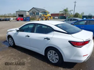 2024 Nissan Sentra S z VIN 3N1AB8BV9RY296423, wystawiony jako IAAI lot #42070068 z przebiegiem 34 304 mil mil oraz . Historia ofert i sprzedaży dostępna na DreamBid. Obrazek 3.
