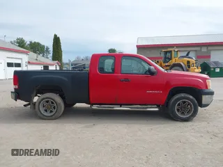 2007 GMC Sierra 1500 SLE1 z VIN 1GTEK19C17E503598, wystawiony jako IAAI lot #42088438 z przebiegiem 222 382 mil mil oraz . Historia ofert i sprzedaży dostępna na DreamBid. Obrazek 14.