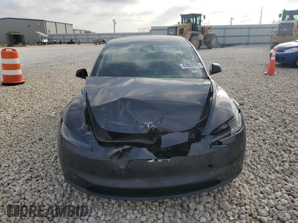 2024 Tesla Model 3 z VIN 5YJ3E1EAXRF741132, wystawiony jako Copart lot #47823795 z przebiegiem 25 183 mil mil oraz Szkody całkowita. Historia ofert i sprzedaży dostępna na DreamBid. Obrazek 5.