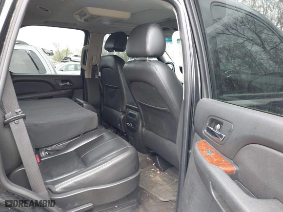 2008 Chevrolet Tahoe Hybrid with VIN 1GNFK135X8R185240, listed as a IAAI auction lot 41959400 with 194,136 mi miles. Bid and sale history available at carsss.com. Image 8.