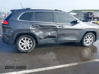 2017 Jeep Cherokee Latitude z VIN 1C4PJLCB7HW668185, wystawiony jako IAAI lot #41826925 z przebiegiem 172 790 mil mil oraz . Historia ofert i sprzedaży dostępna na DreamBid. Obrazek 6.