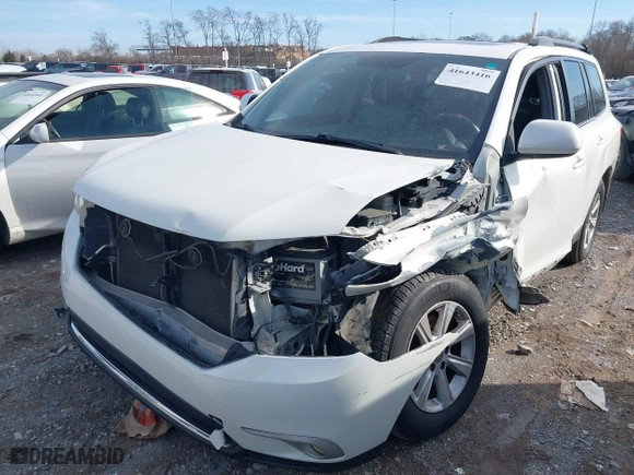 2011 Toyota Highlander with VIN 5TDBK3EH5BS064196, listed as a IAAI auction lot 41643416 with 157,112 mi miles. Bid and sale history available at carsss.com. Image 6.