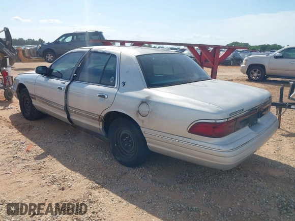1996 Mercury Grand Marquis GS z VIN 2MELM74W7TX683568, wystawiony jako IAAI lot #42175816 z przebiegiem 56 126 mil mil oraz . Historia ofert i sprzedaży dostępna na DreamBid. Obrazek 3.