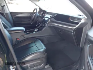 2023 Jeep Grand Cherokee Limited с VIN 1C4RJKBG8P8739039, выставлен на аукционе IAAI как лот 41626591 с пробегом 67 051 миль миль и . История ставок и продаж доступна на DreamBid. Изображение 5.
