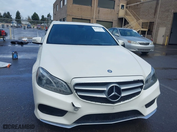 2014 Mercedes-Benz E-Class E 350 Luxury with VIN WDDHF8JB0EA850671, listed as a IAAI auction lot 41935999 with 139,386 mi miles. Bid and sale history available at carsss.com. Image 13.