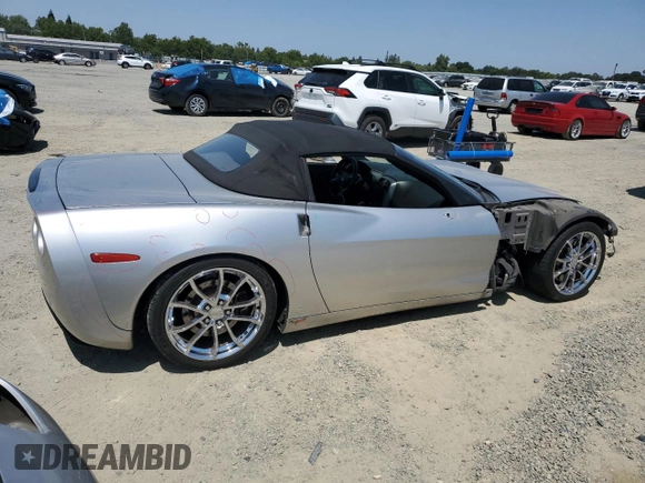 2007 Chevrolet Corvette z VIN 1G1YY36U975116245, wystawiony jako Copart lot #59045645 z przebiegiem 265 138 mil mil oraz Szkoda całkowita • Salvage title. Historia ofert i sprzedaży dostępna na DreamBid. Obrazek 3.