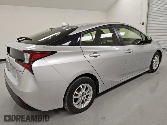 2021 Toyota Prius L Eco z VIN JTDKAMFU0M3140335, wystawiony jako Copart lot #61955845 z przebiegiem 96 071 mil mil oraz Czysty tytuł • Clean title. Historia ofert i sprzedaży dostępna na DreamBid. Obrazek 3.