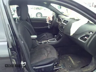 2014 Dodge Avenger SE z VIN 1C3CDZABXEN220282, wystawiony jako IAAI lot #35659755 z przebiegiem 191 584 mil mil oraz . Historia ofert i sprzedaży dostępna na DreamBid. Obrazek 5.