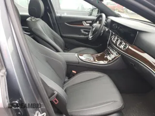 2021 Mercedes-Benz E 350 with VIN W1KZF8EB2MA926131, listed as a Copart auction lot 61030212 with 4,510 mi miles and . Bid and sale history available at DreamBid. Image 5.
