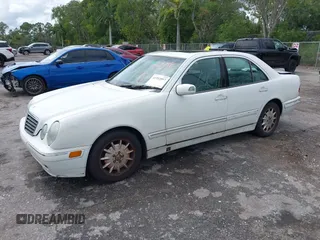 2000 Mercedes-Benz E-Class with VIN WDBJF65JXYB045761, listed as a IAAI auction lot 41952097 with 1 mi miles. Bid and sale history available at carsss.com. Image 18.