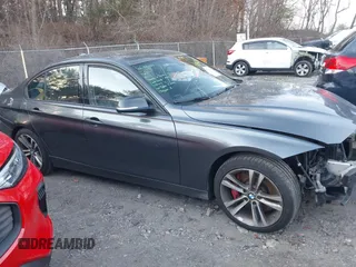 2013 BMW 3 Series 335i xDrive z VIN WBA3B9C55DF586231, wystawiony jako IAAI lot #41302520 z przebiegiem 123 173 mil mil oraz . Historia ofert i sprzedaży dostępna na DreamBid. Obrazek 14.