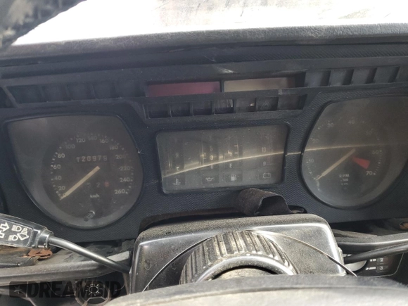 1989 Jaguar XJS z VIN SAJNL4841KC160063, wystawiony jako Copart lot #57462075 z przebiegiem 120 979 mil mil oraz Szkoda całkowita • Salvage title. Historia ofert i sprzedaży dostępna na DreamBid. Obrazek 9.