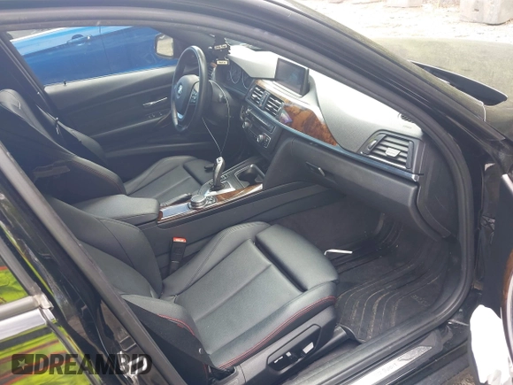 2015 BMW 3 Series 328i xDrive с VIN WBA3B5G55FNS18689, выставлен на аукционе IAAI как лот 42188139 с пробегом 90 612 миль миль и . История ставок и продаж доступна на DreamBid. Изображение 5.