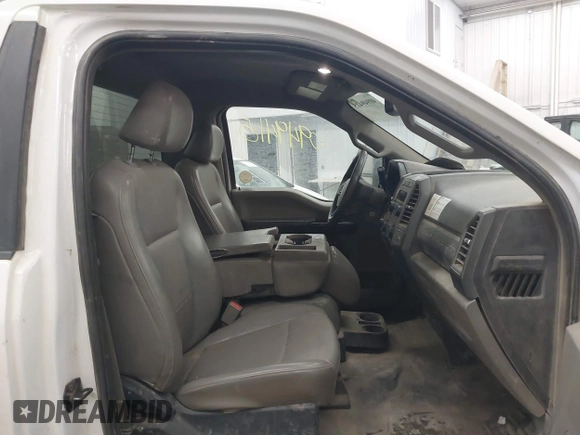 2017 Ford Super Duty F-250 SRW XLT with VIN 1FTBF2B60HED72098, listed as a IAAI auction lot 40949415 with 87,139 mi miles. Bid and sale history available at carsss.com. Image 5.