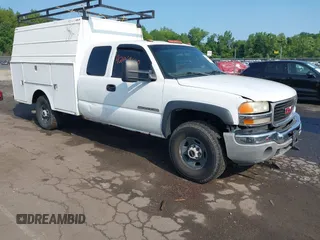 2005 GMC Sierra 2500HD z VIN 1GDHK29U35E216445, wystawiony jako IAAI lot #42469640 z przebiegiem 231 575 mil mil oraz . Historia ofert i sprzedaży dostępna na DreamBid. Obrazek 1.