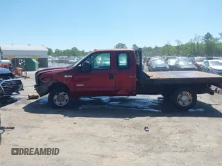 2005 Ford F-250 XL z VIN 1FTSX21P45EA18667, wystawiony jako IAAI lot #42117348 z przebiegiem 324 883 mil mil oraz . Historia ofert i sprzedaży dostępna na DreamBid. Obrazek 14.