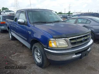 1998 Ford F-150 z VIN 1FTDX1762WNA09775, wystawiony jako IAAI lot #42435394 z przebiegiem 62 652 mil mil oraz . Historia ofert i sprzedaży dostępna na DreamBid. Obrazek 1.