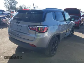 2020 Jeep Compass Latitude w/Sun/Safety Pkg with VIN 3C4NJCBB1LT102627, listed as a IAAI auction lot 41657827 with 68,371 mi miles. Bid and sale history available at carsss.com. Image 4.