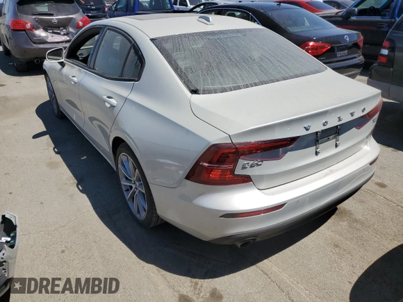 2020 Volvo S60 Momentum with VIN 7JR102FK7LG065028, listed as a Copart auction lot 57981633 with 38,314 mi miles. Bid and sale history available at carsss.com. Image 2.