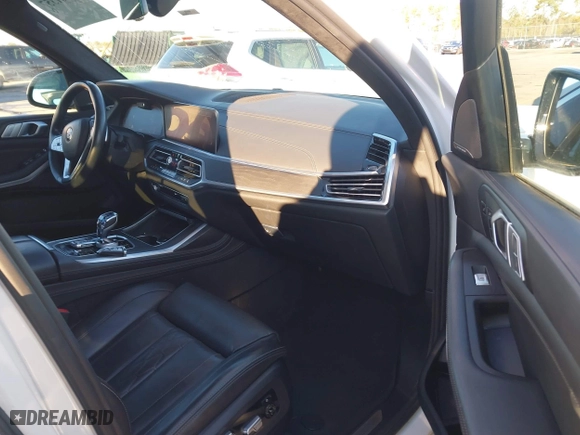 2020 BMW X7 xDrive40i with VIN 5UXCW2C03L9C67539, listed as a IAAI auction lot 41261357 with 46,654 mi miles. Bid and sale history available at carsss.com. Image 5.