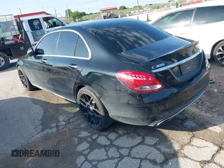 2018 Mercedes-Benz C 300 с VIN WDDWF4JB8JR330178, выставлен на аукционе IAAI как лот 42694806 с пробегом 122 276 миль миль и . История ставок и продаж доступна на DreamBid. Изображение 3.