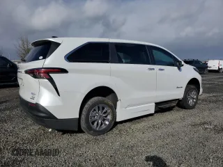 2022 Toyota Sienna XLE with VIN 5TDYRKEC1NS100250, listed as a Copart auction lot 45936435 with 5,567 mi miles and Salvage Title. Bid and sale history available at carsss.com. Image 3.