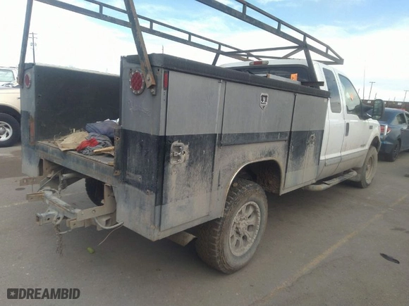 2002 Ford Super Duty F-350 SRW XL with VIN 1FTSX31F32ED01005, listed as a IAAI auction lot 32993712 with 395,252 mi miles. Bid and sale history available at carsss.com. Image 4.