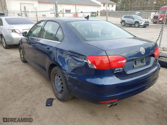 2014 Volkswagen Jetta Sedan SE with VIN 3VWD17AJ1EM428630, listed as a IAAI auction lot 41802718 with 147,405 mi miles. Bid and sale history available at carsss.com. Image 3.