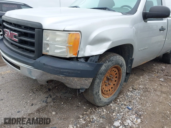2010 GMC Sierra 1500 Work Truck z VIN 1GTPCTEX1AZ209435, wystawiony jako IAAI lot #42252554 z przebiegiem 172 989 mil mil oraz . Historia ofert i sprzedaży dostępna na DreamBid. Obrazek 6.