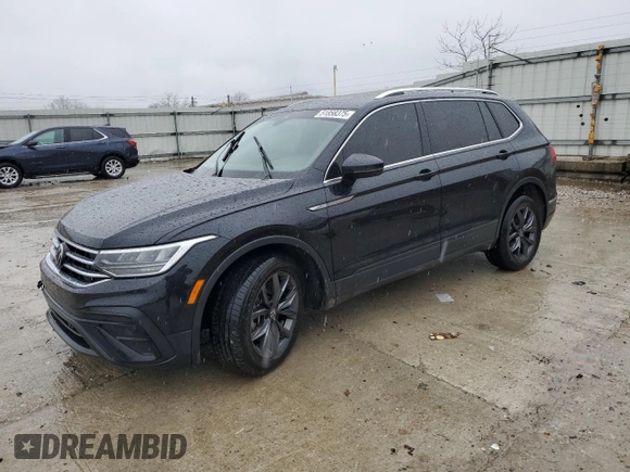 2023 Volkswagen Tiguan SE z VIN 3VVNB7AX0PM100371, wystawiony jako Copart lot #51858375 z przebiegiem 46 940 mil mil oraz Szkoda całkowita • Salvage title. Historia ofert i sprzedaży dostępna na DreamBid. Obrazek 1.