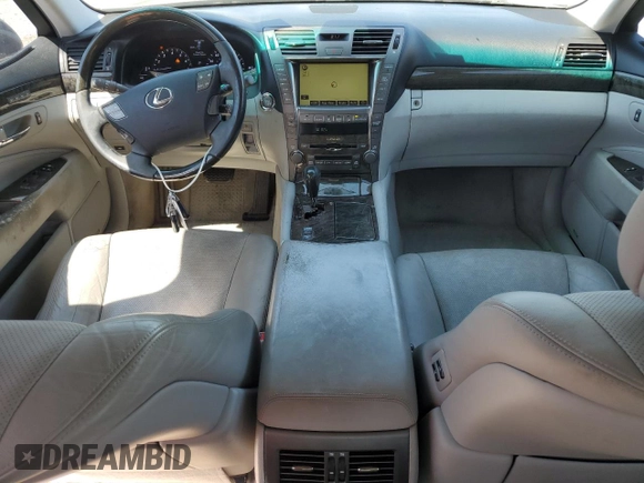 2008 Lexus LS 460 z VIN JTHBL46F285081275, wystawiony jako Copart lot #54389465 z przebiegiem 139 819 mil mil oraz Szkoda całkowita • Salvage title. Historia ofert i sprzedaży dostępna na DreamBid. Obrazek 8.