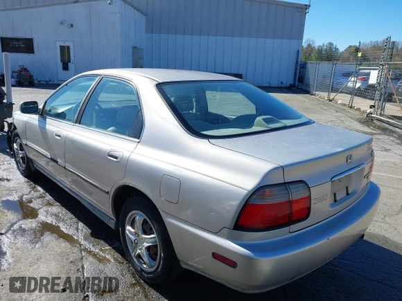 1997 Honda Accord LX z VIN 1HGCD5639VA006625, wystawiony jako IAAI lot #41847843 z przebiegiem 210 800 mil mil oraz . Historia ofert i sprzedaży dostępna na DreamBid. Obrazek 3.