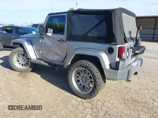 2016 Jeep Wrangler Sahara z VIN 1C4AJWBGXGL120329, wystawiony jako IAAI lot #40239916 z przebiegiem 96 731 mil mil oraz . Historia ofert i sprzedaży dostępna na DreamBid. Obrazek 3.