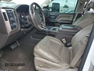 2016 GMC Sierra 3500HD Denali z VIN 1GT42YE84GF148264, wystawiony jako Copart lot #79954814 z przebiegiem 182 548 mil mil oraz Szkoda całkowita • Salvage title. Historia ofert i sprzedaży dostępna na DreamBid. Obrazek 7.