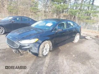2019 Ford Fusion SE with VIN 3FA6P0HD6KR203724, listed as a IAAI auction lot 41921200 with 95,459 mi miles. Bid and sale history available at carsss.com. Image 2.