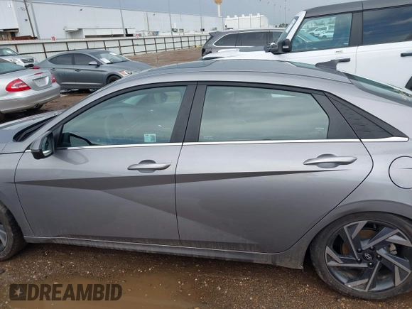 2024 Hyundai Elantra Limited z VIN KMHLP4DG5RU818266, wystawiony jako IAAI lot #42510388 z przebiegiem 21 888 mil mil oraz . Historia ofert i sprzedaży dostępna na DreamBid. Obrazek 14.