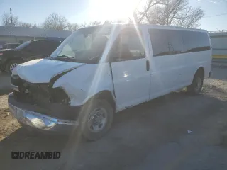 2016 Chevrolet Express Passenger LT z VIN 1GAZGPFG8G1284300, wystawiony jako Copart lot #83689804 z przebiegiem 527 461 mil mil oraz Szkoda całkowita • Salvage title. Historia ofert i sprzedaży dostępna na DreamBid. Obrazek 1.