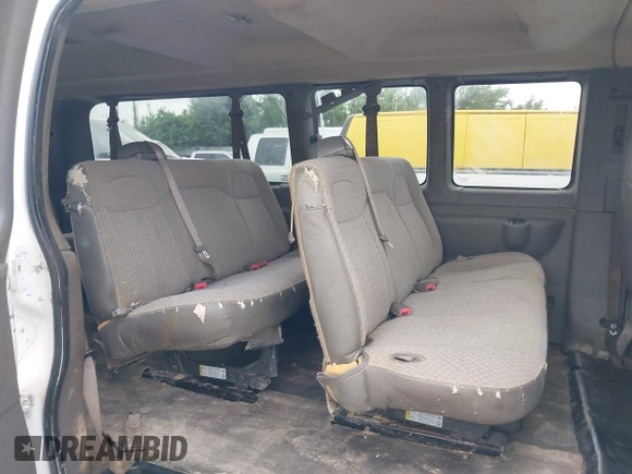 2017 Chevrolet Express Passenger LT z VIN 1GAZGPFG6H1203750, wystawiony jako IAAI lot #42782626 z przebiegiem 193 843 mil mil oraz . Historia ofert i sprzedaży dostępna na DreamBid. Obrazek 8.