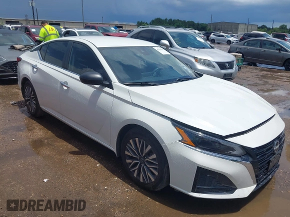 2024 Nissan Altima SV with VIN 1N4BL4DV0RN350117, listed as a IAAI auction lot 42582517 with 5,180 mi miles and . Bid and sale history available at DreamBid. Image 1.