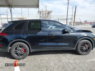 2016 Porsche Cayenne z VIN WP1AA2A21GKA13124, wystawiony jako IAAI lot #41698986 z przebiegiem 73 984 mil mil oraz . Historia ofert i sprzedaży dostępna na DreamBid. Obrazek 13.