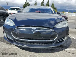 2013 Tesla Model S with VIN 5YJSA1CN1DFP08574, listed as a Copart auction lot 48762375 with 197,328 mi miles and Salvage Title. Bid and sale history available at carsss.com. Image 5.