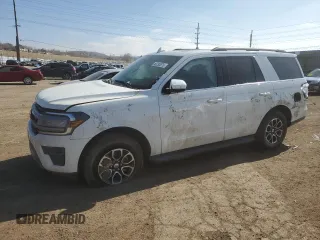 2024 Ford Expedition XLT z VIN 1FMJU1J8XREB15865, wystawiony jako Copart lot #46230875 z przebiegiem 2 653 mil mil oraz Szkoda całkowita • Salvage title. Historia ofert i sprzedaży dostępna na DreamBid. Obrazek 1.